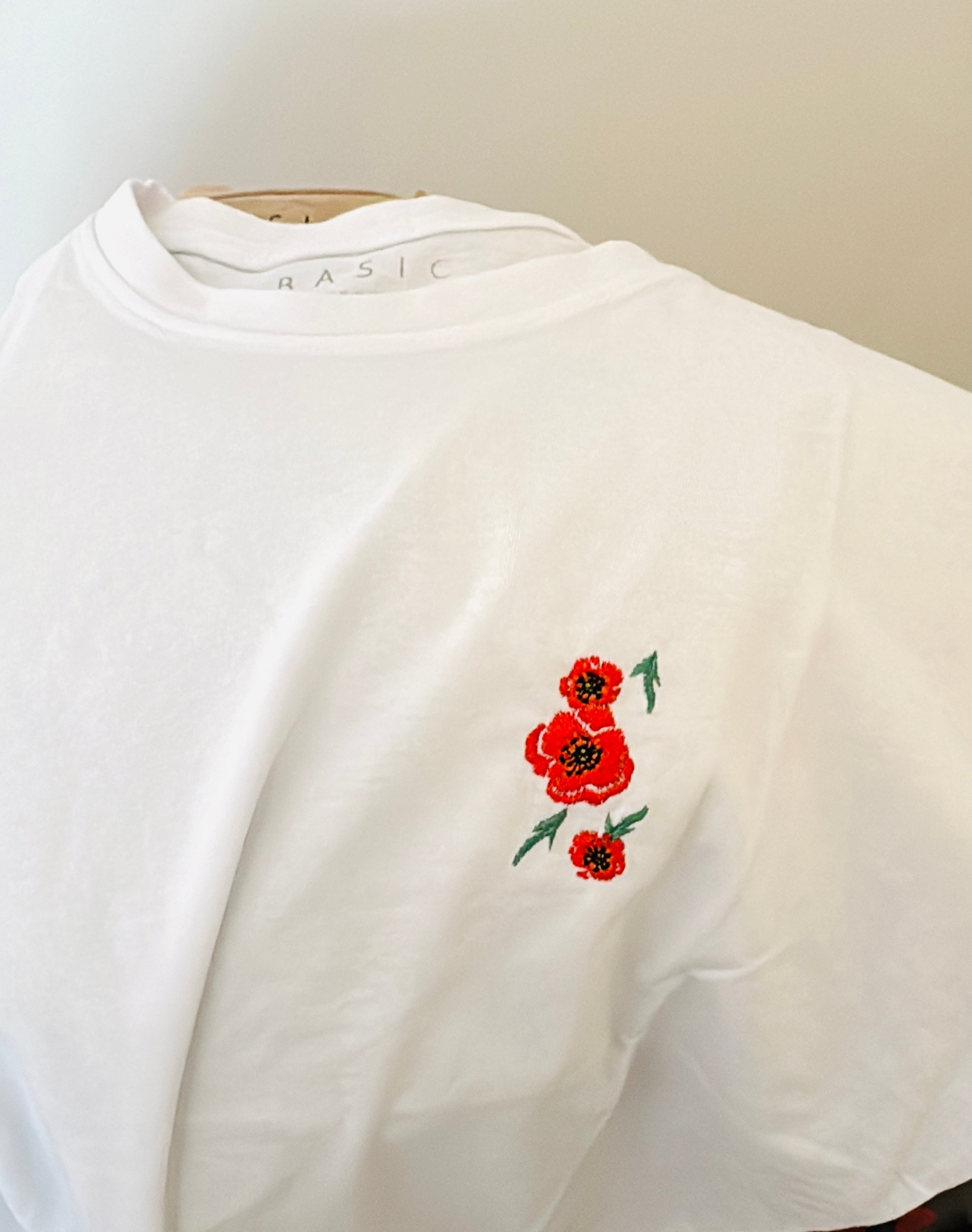 TRICOU BRODAT - Floare de mac