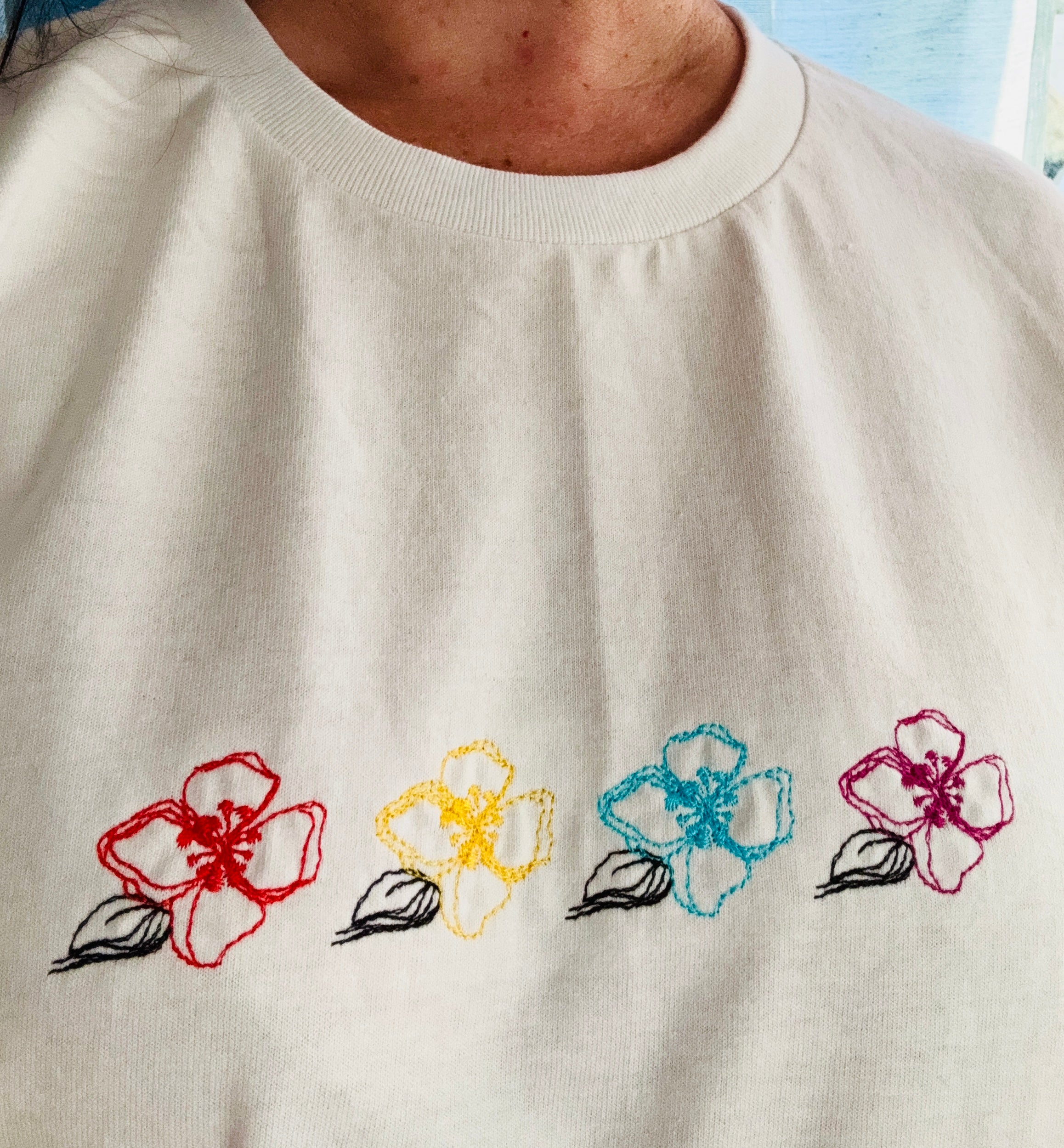 TRICOU BRODAT - Flori colorate