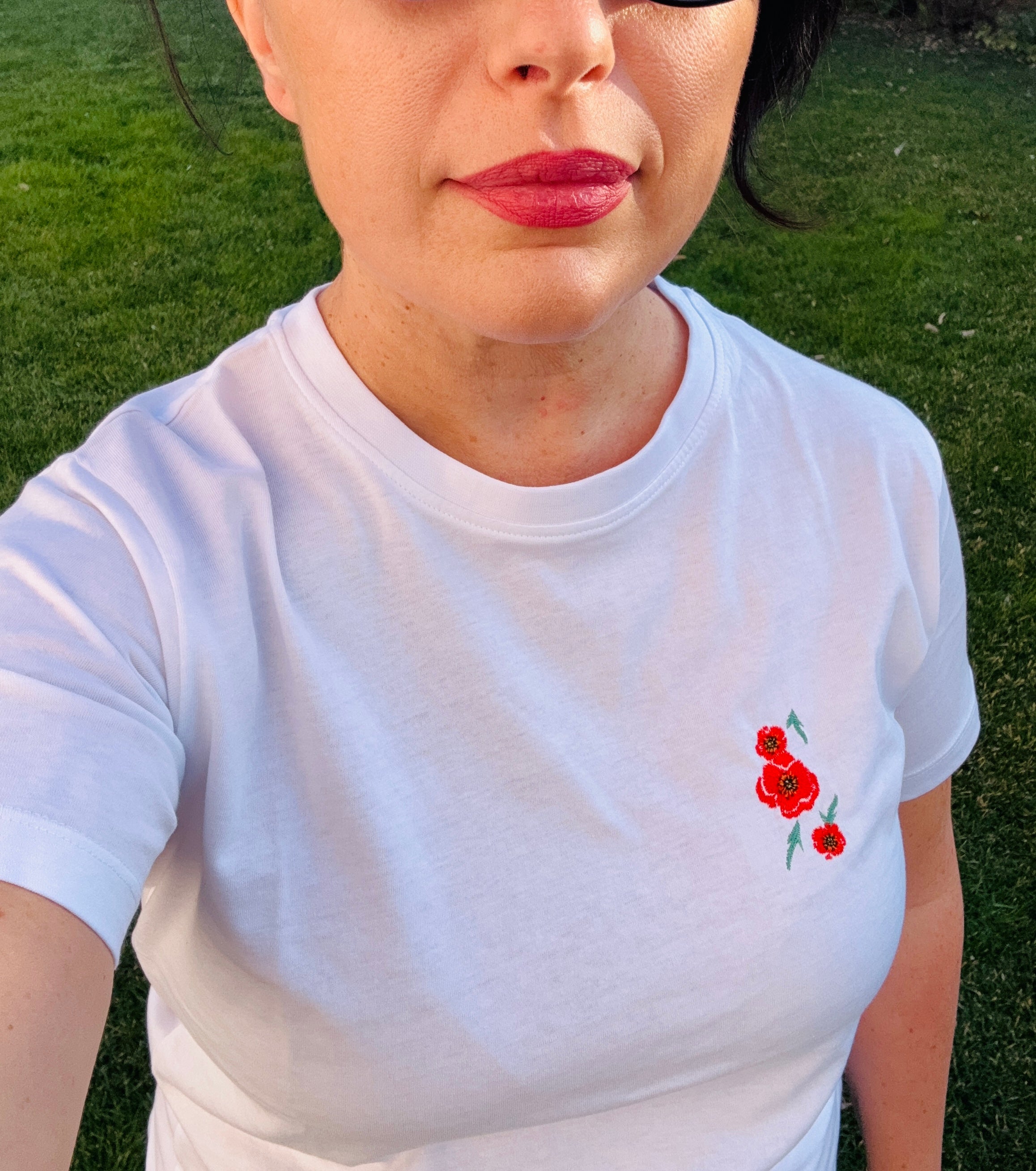 TRICOU BRODAT - Floare de mac