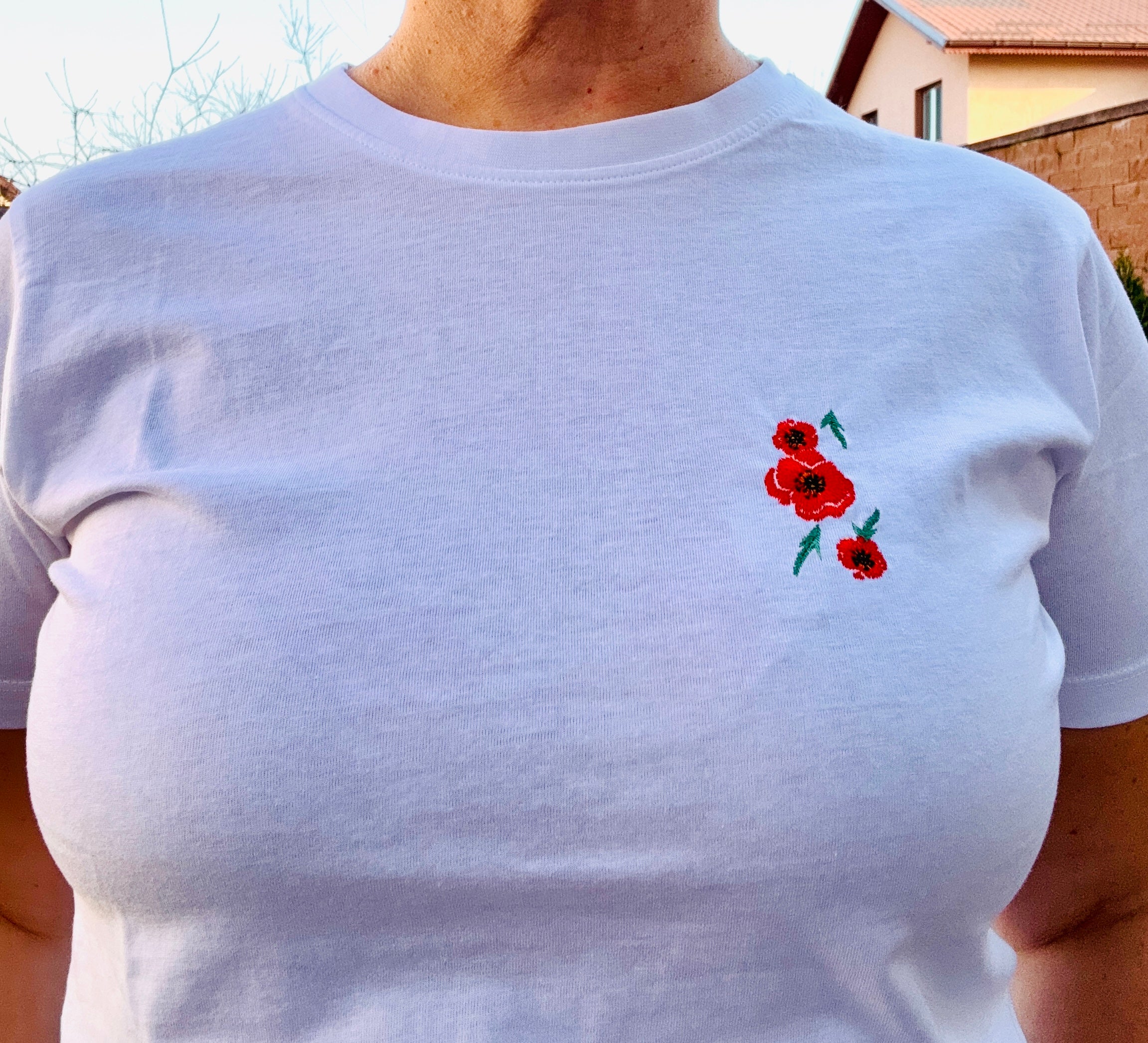 TRICOU BRODAT - Floare de mac